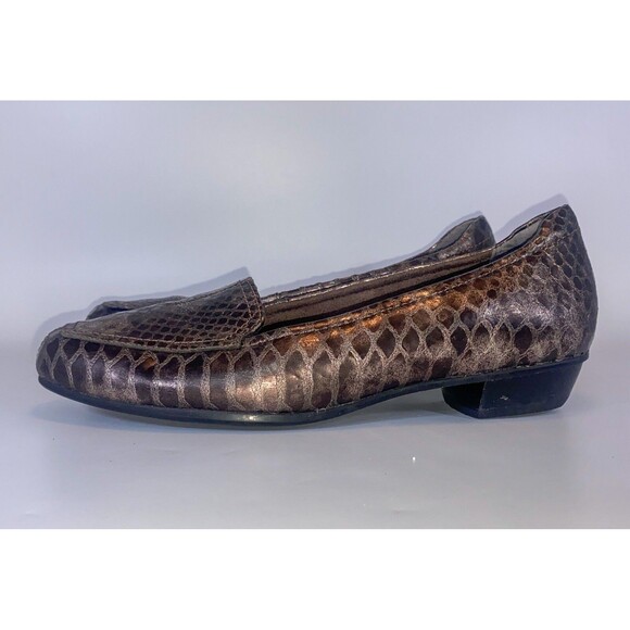 Clarks Leather Snake Embossed Loafers Size 7 Bronze Flats Comfort Classic Shoes - Picture 3 of 9
